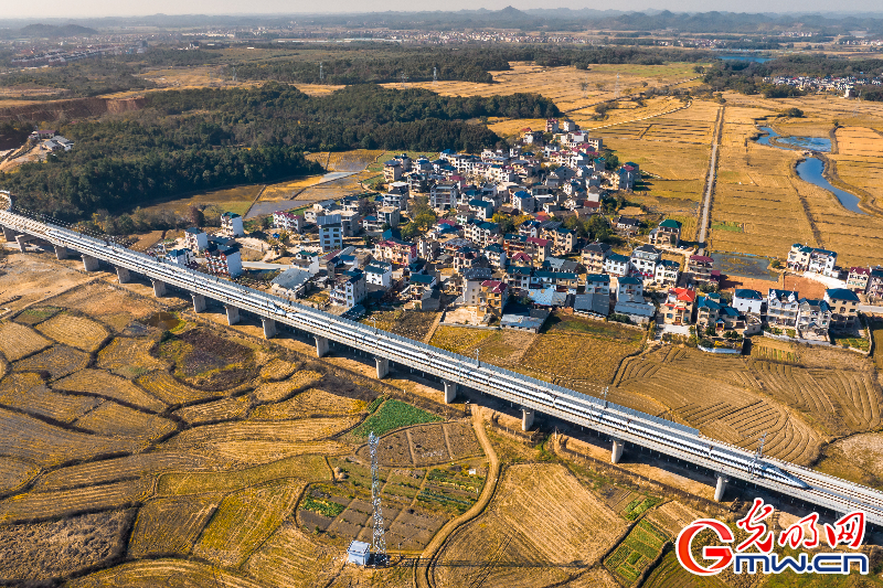 2024年全国铁路春运今日启动 预计发送旅客48亿人次(图1)