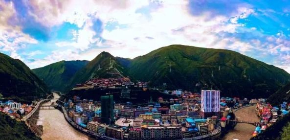 网络中国节·春节丨2024开启 甘孜“寻龙”之旅(图9) 网络中国节·春节丨2024开启 甘孜“寻龙”之旅(图9)