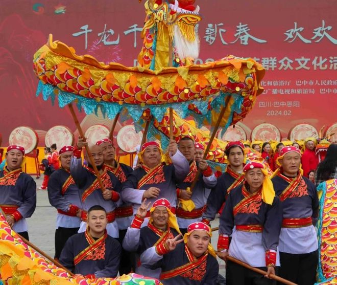 网络中国节·春节丨2024开启 甘孜“寻龙”之旅(图20) 网络中国节·春节丨2024开启 甘孜“寻龙”之旅(图20)
