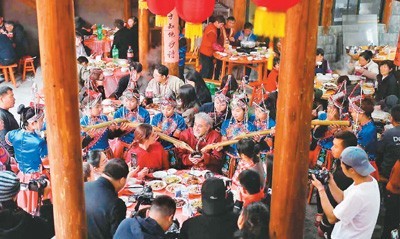 龙腾四海 欢乐共舞(图1)