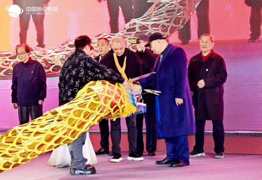 “一带一路”智能家居产业大会暨2024西安当代设计周启动会、2024中国原点龙文化盛世庆典暨高峰论坛、中国原点新城3年度商户答谢会成功举办！(图4)