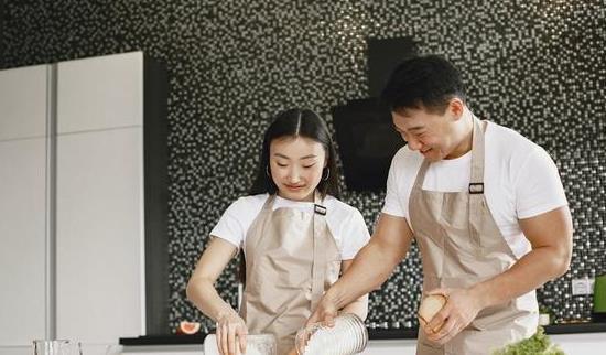 装修完婚房后女人得知房本上写的是小姑子名字怒斥：太会算计(图2)