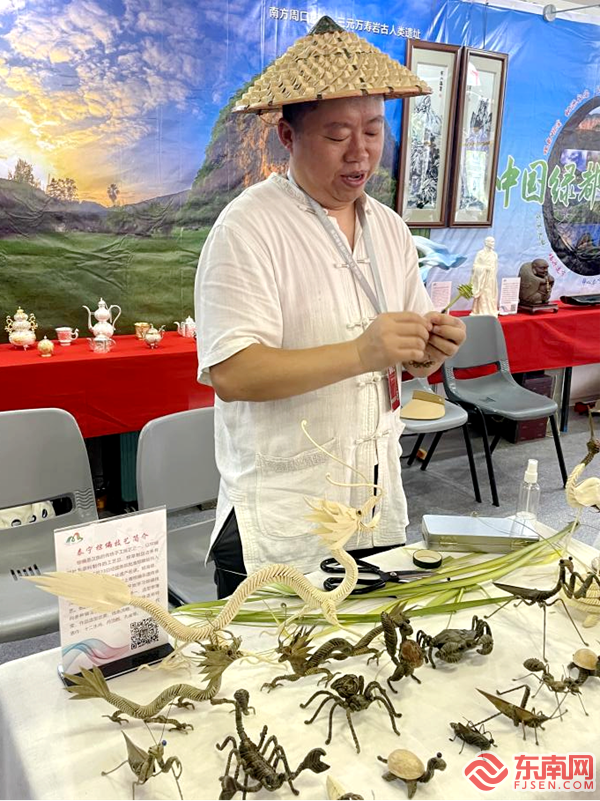 探访中国工艺美术博览会福建馆：传统技艺焕发新活力(图5)