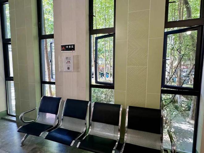 家门口的菜市场改造过后效果如何？居民代表实地“测评”→(图3)