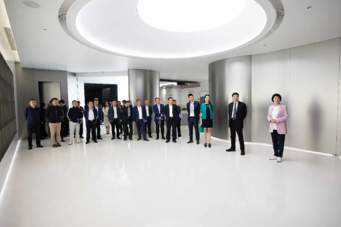 同心聚力向“新”而行——中国建筑装饰协会公共建筑装饰工程分会2024年会长交流会召开(图8)