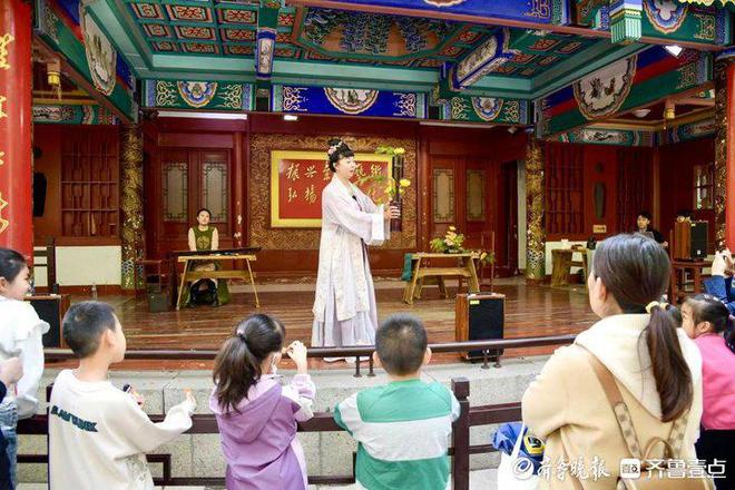 6万盆菊花亮相！第45届趵突泉金秋菊展启幕游园活动精彩纷呈(图4)