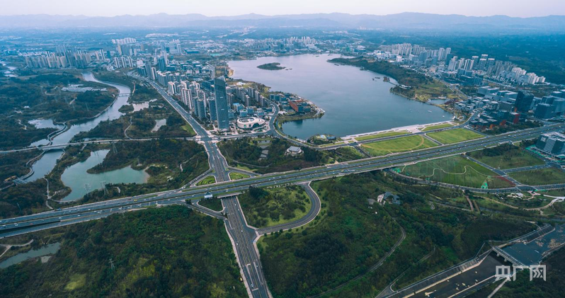 【人民城市·温情中国】打造“公园城市”样板 守护蓉城幸福(图1)