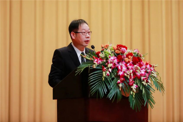 亚厦集团2025年“越雄关 · 绽光芒”致敬奋斗者颁奖典礼暨开年工作部署会议隆重召开(图2)
