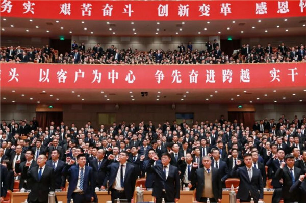 亚厦集团2025年“越雄关 · 绽光芒”致敬奋斗者颁奖典礼暨开年工作部署会议隆重召开(图8)