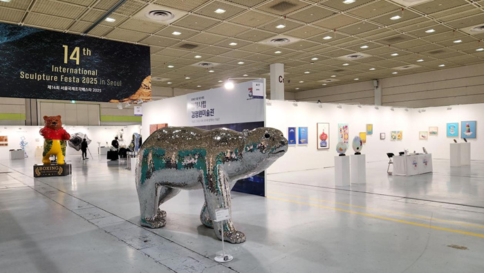 第14届首尔国际雕塑节“中国青年雕塑特别展”开幕(图3) 第14届首尔国际雕塑节“中国青年雕塑特别展”开幕(图3)